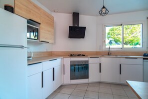 Fridge, microwave, oven, dishwasher