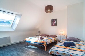 2 bedrooms, iron/ironing board, bed sheets