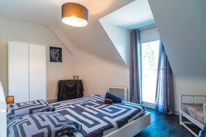 2 bedrooms, iron/ironing board, bed sheets