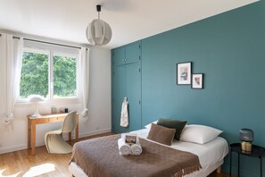 4 bedrooms, iron/ironing board, free WiFi, bed sheets