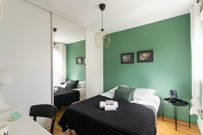 4 bedrooms, iron/ironing board, free WiFi, bed sheets