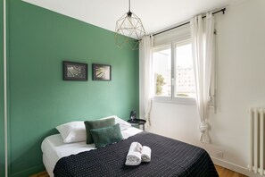 4 bedrooms, iron/ironing board, free WiFi, bed sheets