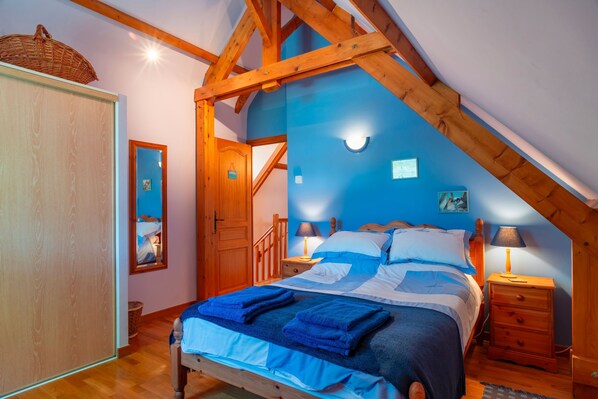 3 bedrooms, iron/ironing board, free WiFi, bed sheets