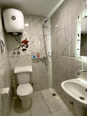 Deluxe Quadruple Room, City View | Free minibar, laptop workspace, free WiFi, bed sheets - Sunset Hostel (Cairo)