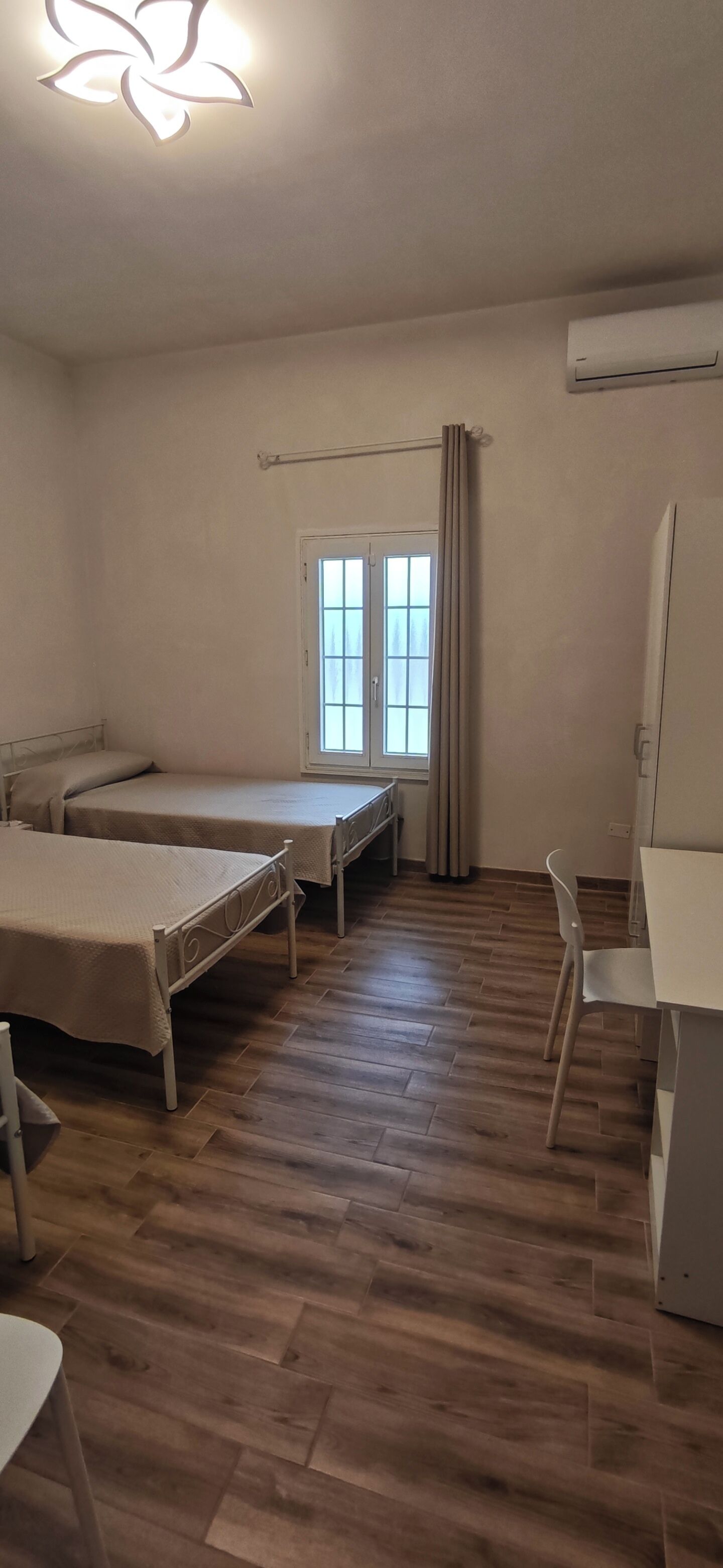 2 室のベッドルーム、WiFi、ベッドシーツ