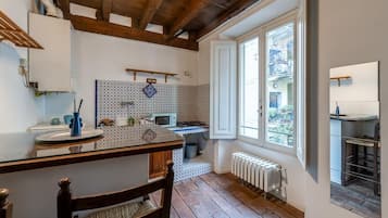 Fridge, microwave, stovetop, cookware/dishes/utensils