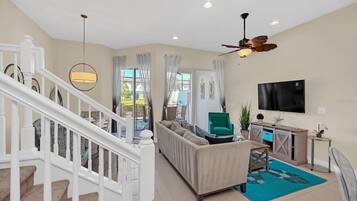 Een smart-tv en boeken