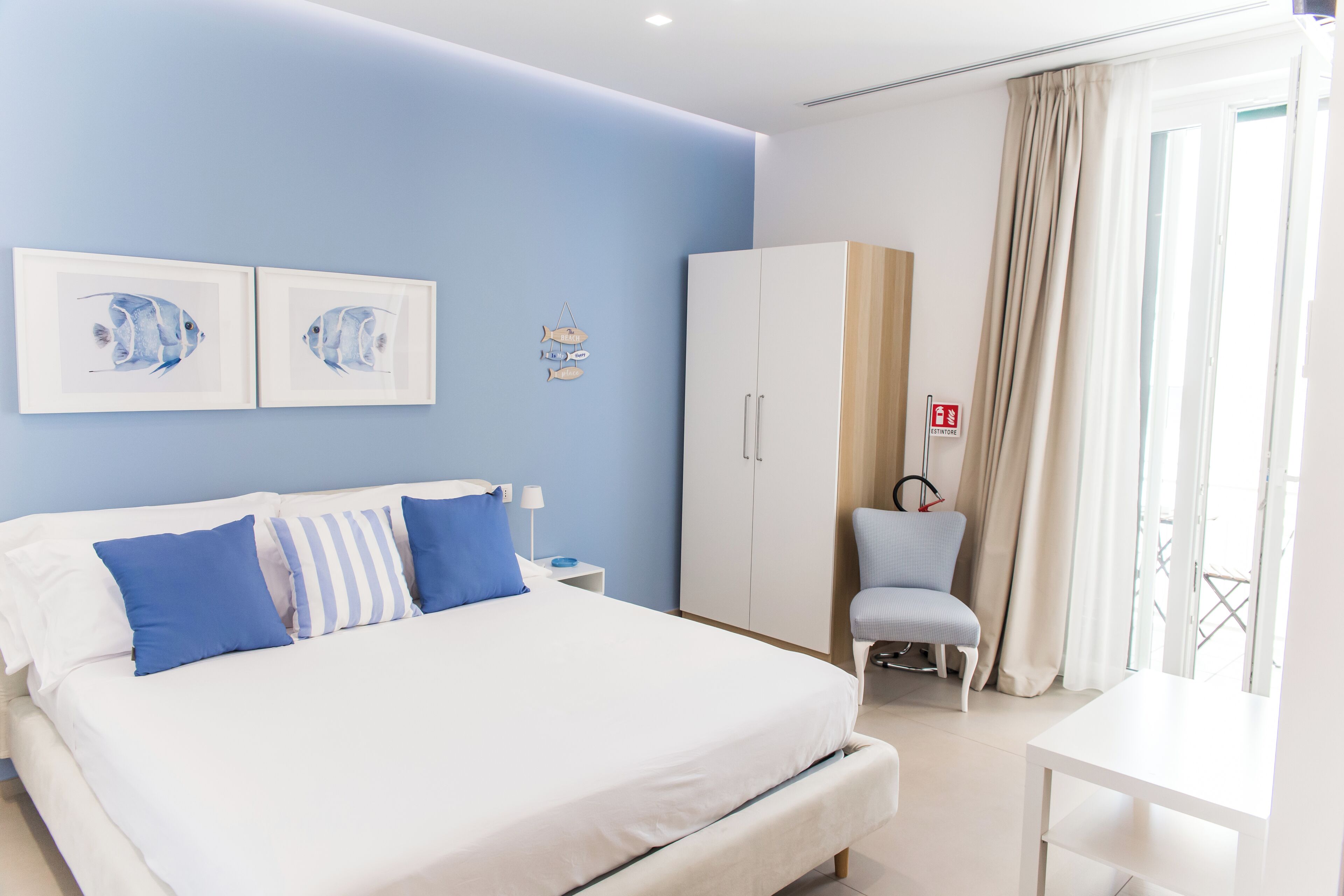 Fer et planche à repasser, Wi-Fi gratuit, draps fournis