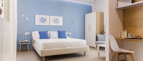 Iron/ironing board, free WiFi, bed sheets