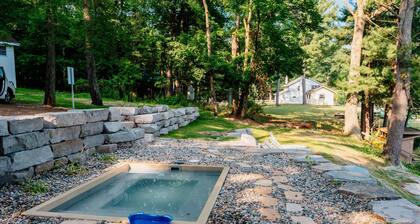 Arbutus Lake Escape | Pontoon Rentals | Fishing