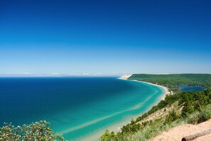 On the beach - Arbutus Lake Haven | 10 mi from TC | Pets OK! (Traverse City)