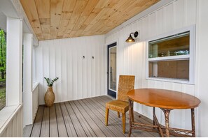 Outdoor dining - Arbutus Lake Haven | 10 mi from TC | Pets OK! (Traverse City)