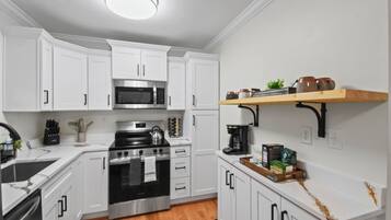 冰箱、微波炉、烤箱、炉灶