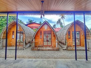 Exterior - Beachfront and along the Highway (Coastal road) With Common Kitchen (Boac)