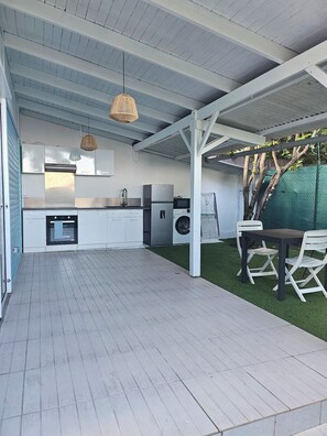 屋外ダイニングエリア