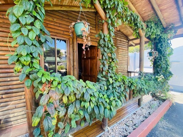 Vista frontal de la propiedad