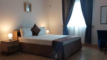 Comfort Room | 1 bedroom, desk, iron/ironing board, free WiFi