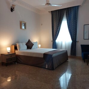 Comfort Room | 1 bedroom, desk, iron/ironing board, free WiFi