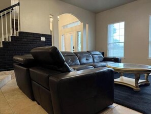 Interior - Outdoor Oasis: 5 Beds, 3 Baths with Pool Table & Large Patio in Stone Oak (San Antonio)