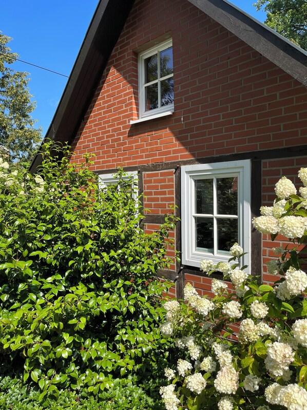 Exterior detail - Cozy vacation cottage on the edge of the forest (Bippen)