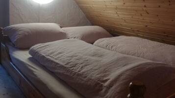 1 bedroom, travel cot, free WiFi, bed sheets