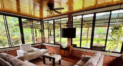 Finca La Poza, 2 bedrooms with AC, WiFi near Arenal Volcano