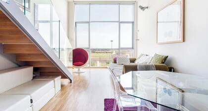 Nava Stay - Bright loft with private parking 5 min from the university