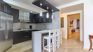 Apartment, Pool View | Dapur peribadi