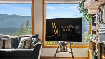 Smart-tv, eldstad, tv-spel och kontor