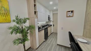 Estudio Business, vistas a la ciudad | Espacio para trabajar con un portátil y wifi gratis
