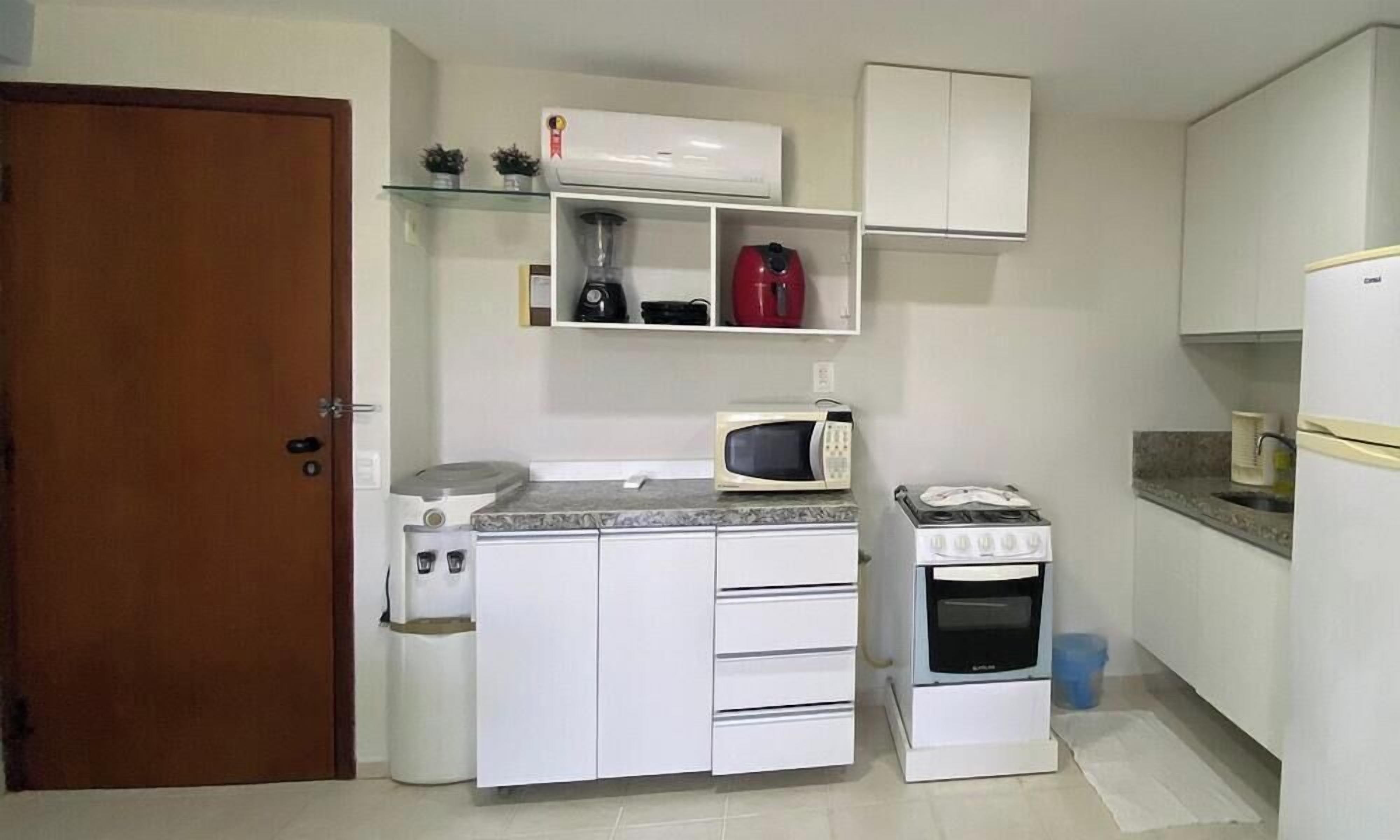 ベーシック アパートメント | 専用キッチン | 電子レンジ、  調理器具と食器