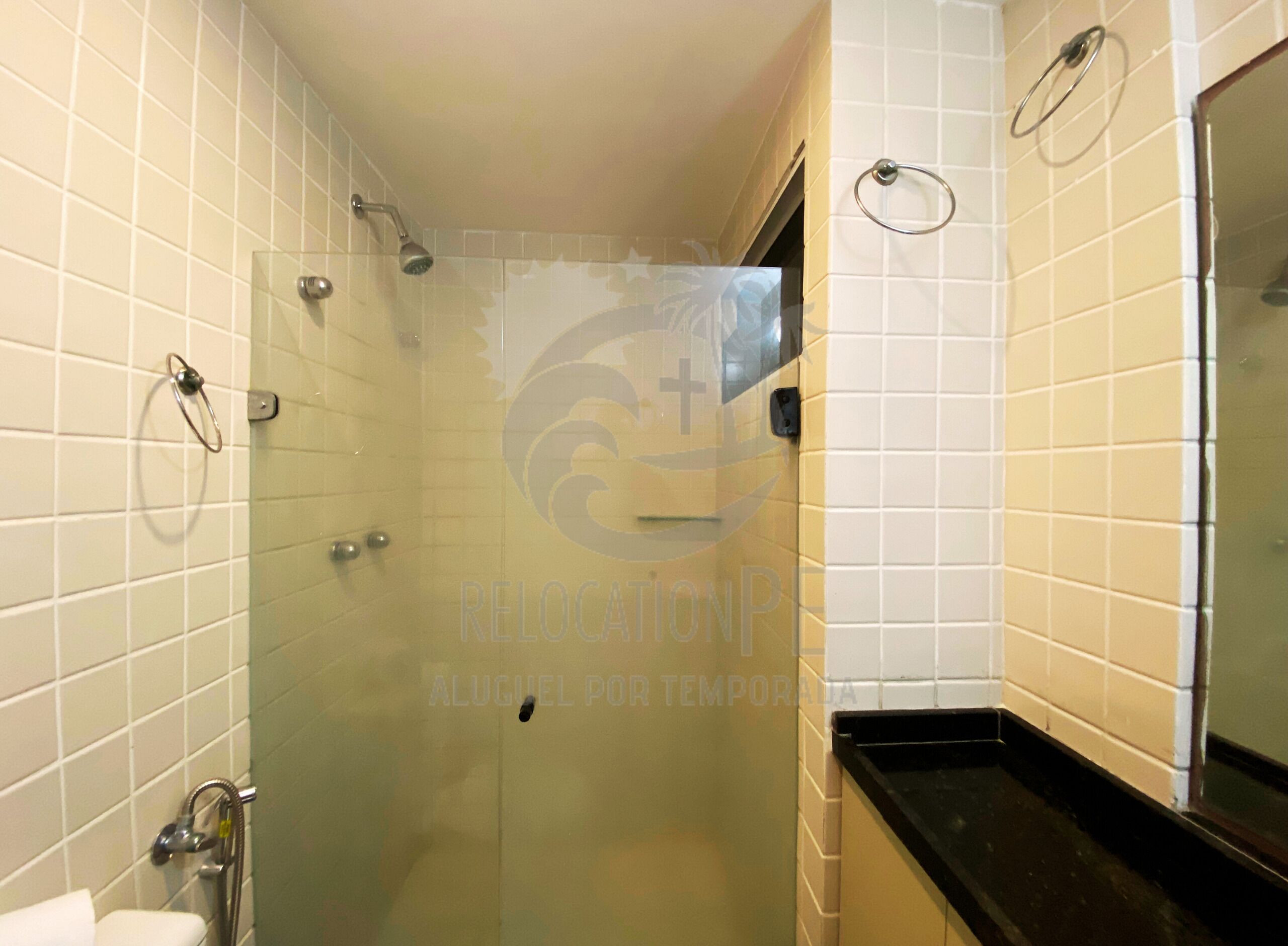 Apartment | Bathroom | Shower, hair dryer, towels, soap
