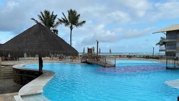 3 piscinas externas
