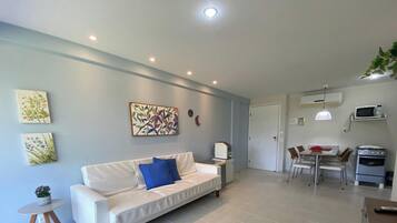 Basic Apartment | Living area