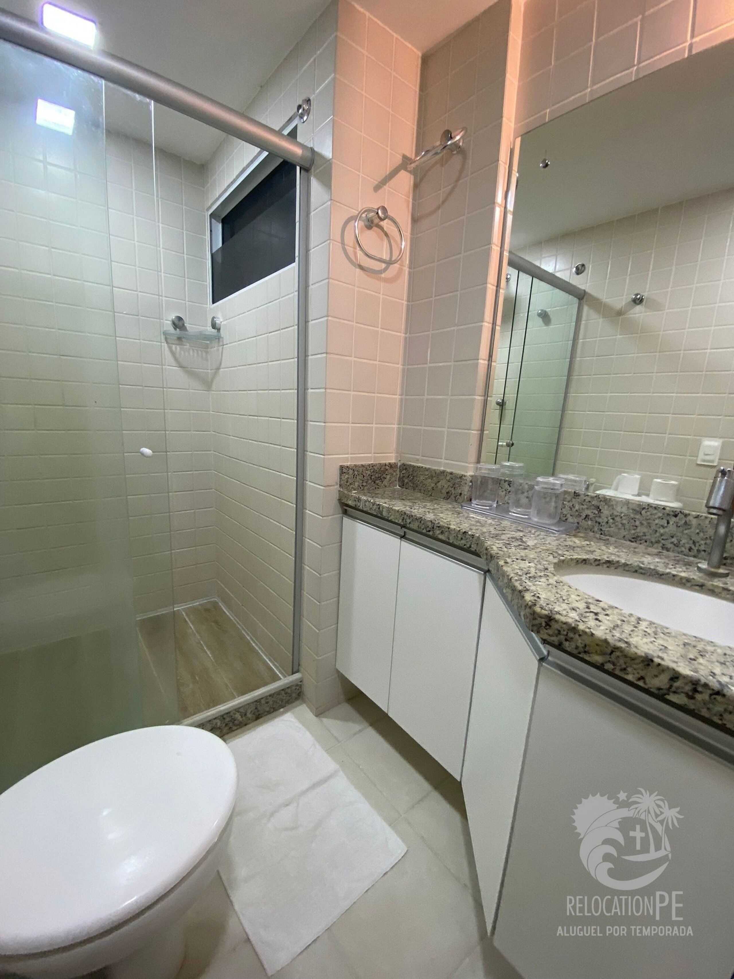 Basic Apartment | Bathroom | Shower, hair dryer, towels, soap