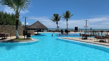 3 piscinas externas