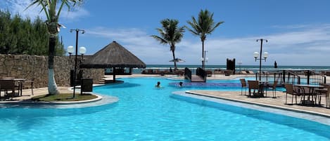 3 piscinas al aire libre