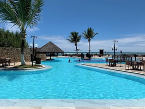 3 kolam renang outdoor