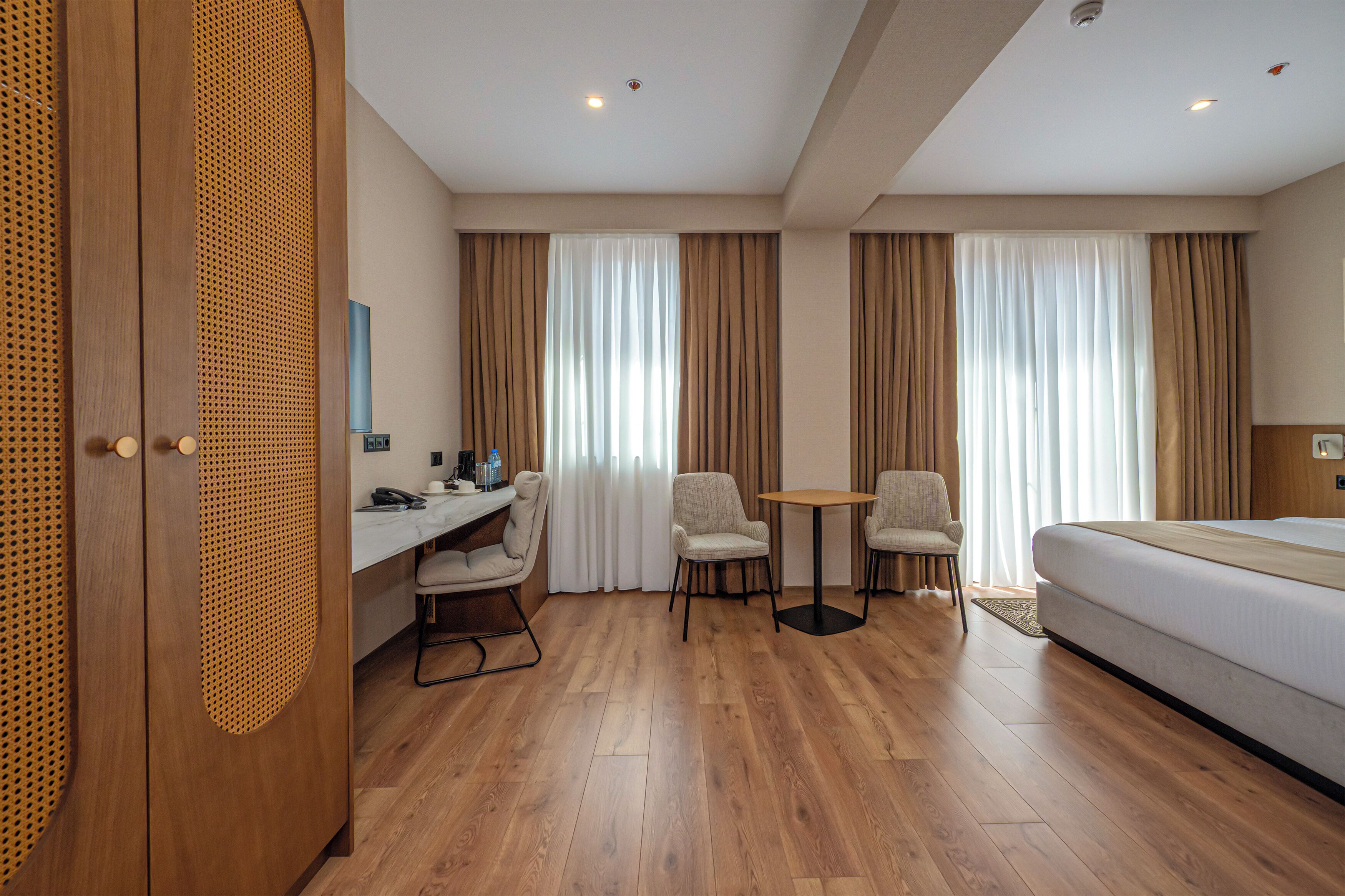 Deluxe Double Room | Desk, free WiFi, bed sheets