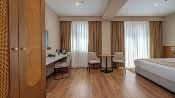 Deluxe Double Room | Desk, free WiFi, bed sheets