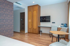 Deluxe Double Room | Desk, free WiFi, bed sheets - Boutique Hotel Calligraphy (Tbilisi)