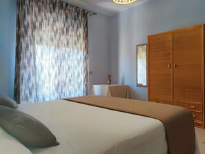3 chambres, fer et planche à repasser, lit parapluie, Wi-Fi gratuit