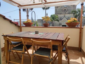 屋外ダイニングエリア