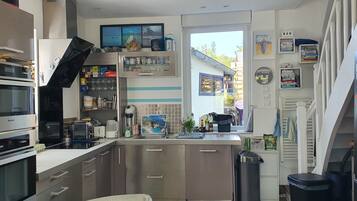 KĂŒhlschrank, Mikrowelle, Ofen, Herdplatte