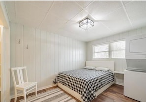 3 bedrooms, WiFi, bed sheets - Charming home on Lake Poygan (Winneconne)