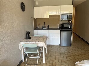 Mikrowelle, Ofen, Herdplatte, Geschirrspüler