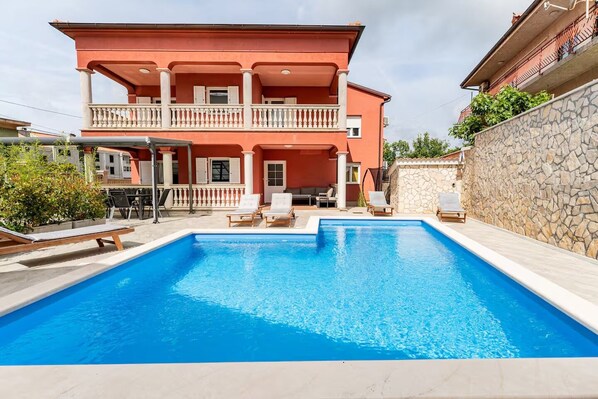 Utomhuspool