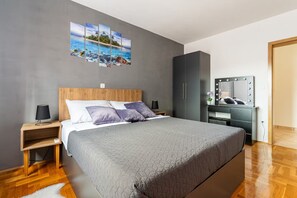 3 bedrooms, iron/ironing board, free WiFi, bed sheets