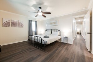 5 室のベッドルーム、アイロン / アイロン台、WiFi (無料)、ベッドシーツ