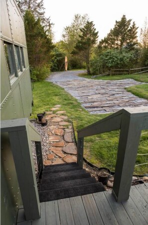 Property grounds - Renovated Train Car Tiny Home Near Smoky Mountains (Maryville)